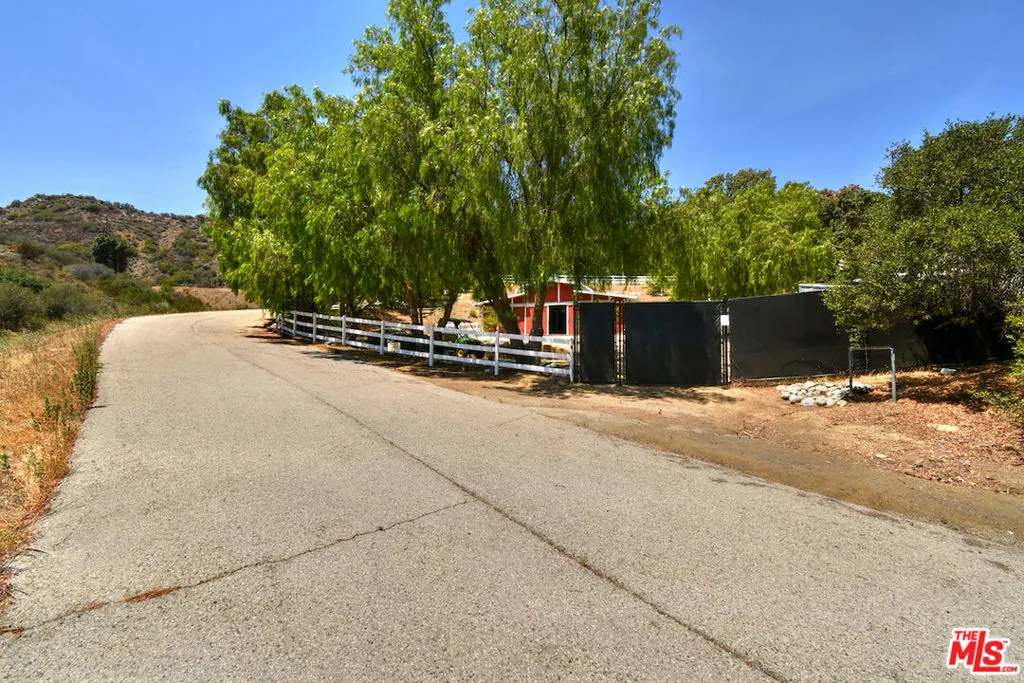 25700 Mulholland Highway, Calabasas, California 91302 home-pic-72